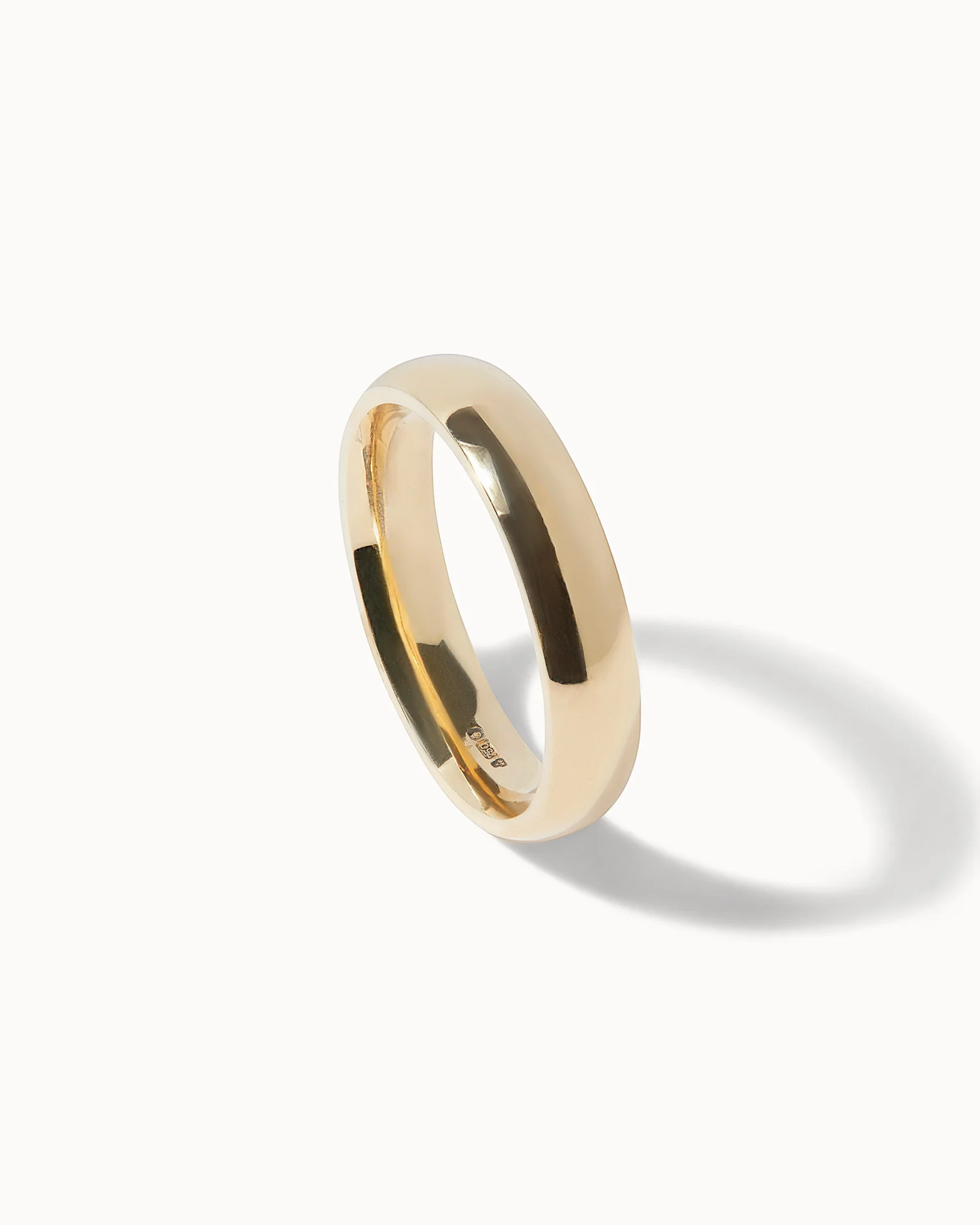 Solid 18ct Gold Classic Ring - 4mm Band - Image 3