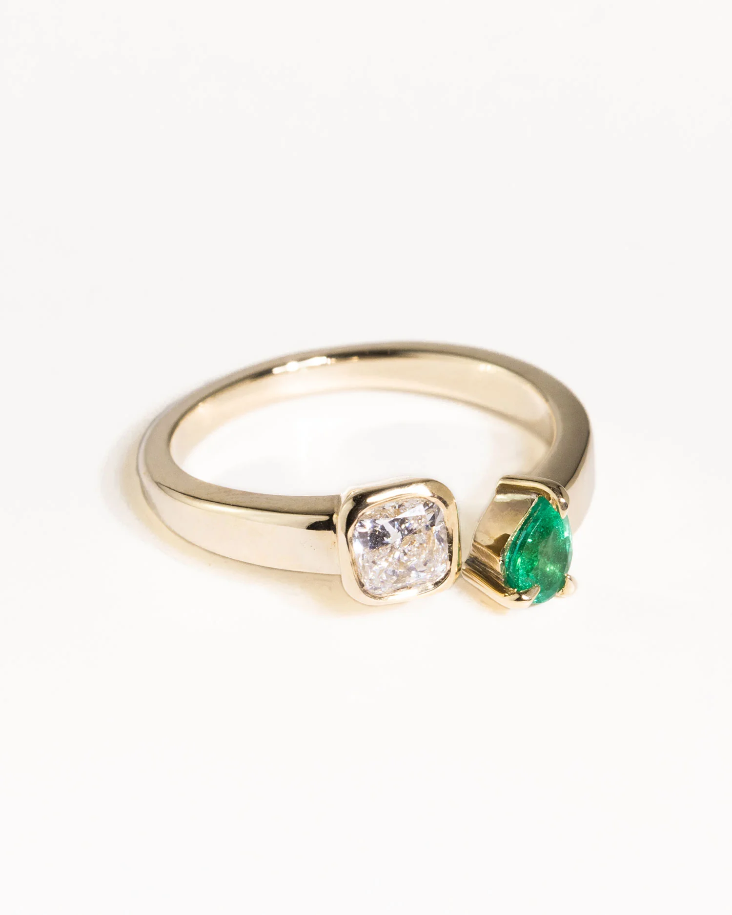 Toi Et Moi Diamond and Emerald Ring - Image 3
