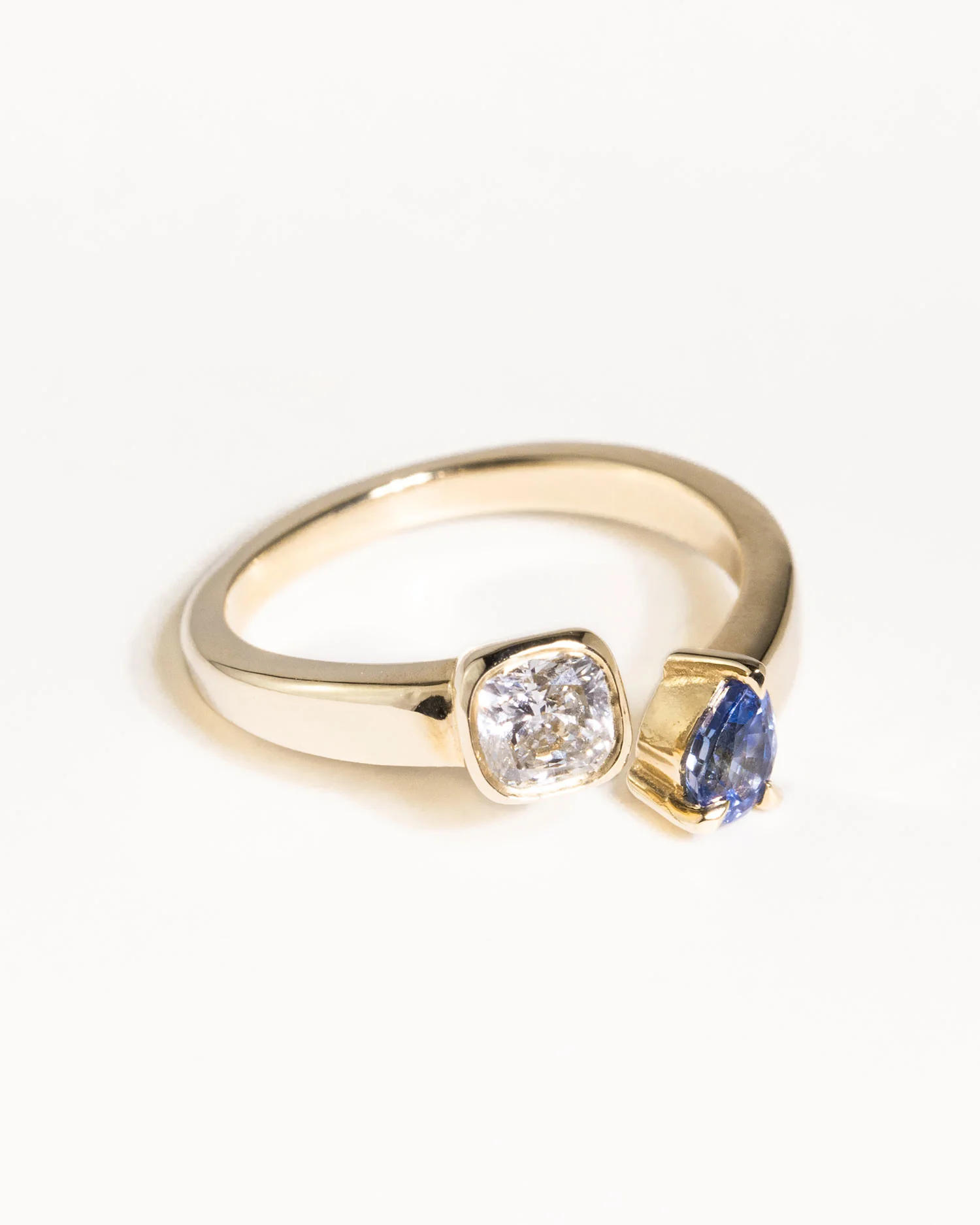 Toi Et Moi Diamond and Sapphire Ring - Image 3